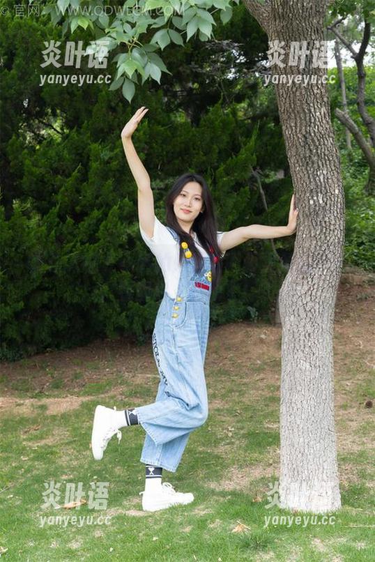 物恋传媒 - 小晴的姐姐在画面里晃悠——看图包，爽翻了！
