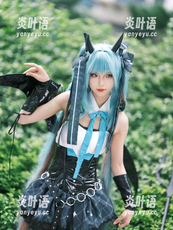 狐玖玖，少女写真图集中的小魔法，让我恍惚了一秒…