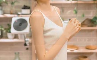 泳池的水波荡漾，王羽杉却毫不在意那些圣光，图包，等着你发现奇迹！