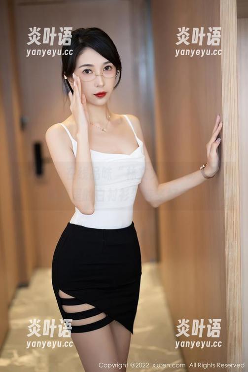 秀人网 - 在线品味“林文文”的秘书范，图集里的白衬衫到底多好看？