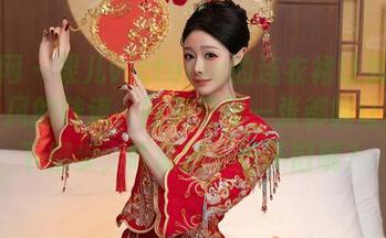 秀人网 – 果儿victoria的连衣裙让我感受到了风的味道，图集里每一张都能让我停下脚步，咋感到一丝怀旧呢？