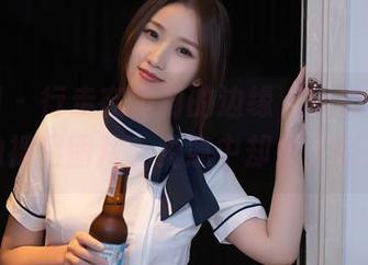 秀人网 – 行走在定制的边缘，柚柚小奶瓶的裸足图片，无意中却很上瘾。