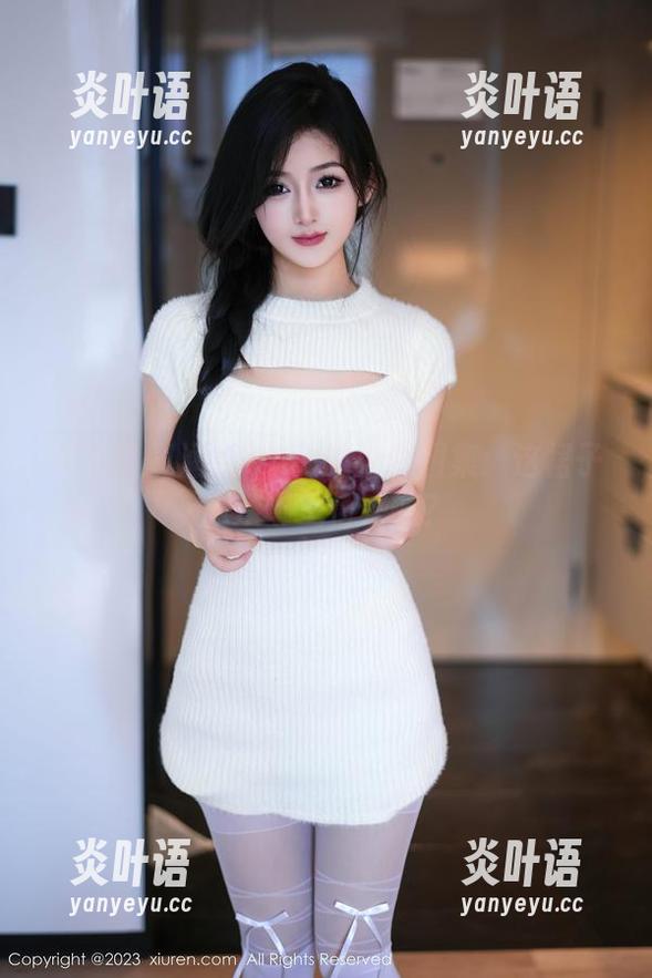 秀人网-涵涵Luna 秀人网 - 涵涵Luna的校服图集:这裙子是从哪里借来的?