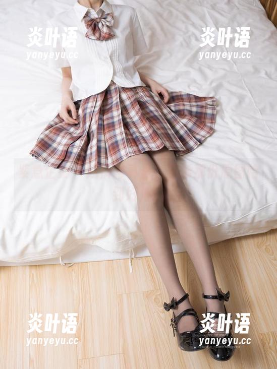 紧急企划-见希 紧急企划 - 短裤写真里,见希那份原图恰到好处。