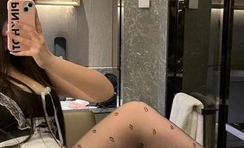 微密圈 – 美邵女Baby的红裙，全套没别的，原图太绝了