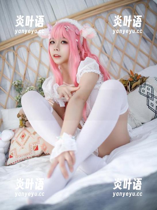 新鲜出炉的学妹作品，来‘自闭颜球球’这里偷瞄吧！