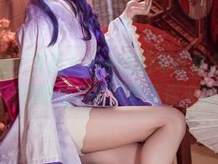 图片寻宝！艾西Aiwest的写真集合，哪里有初音和粉蝶花的身影等你来发现。