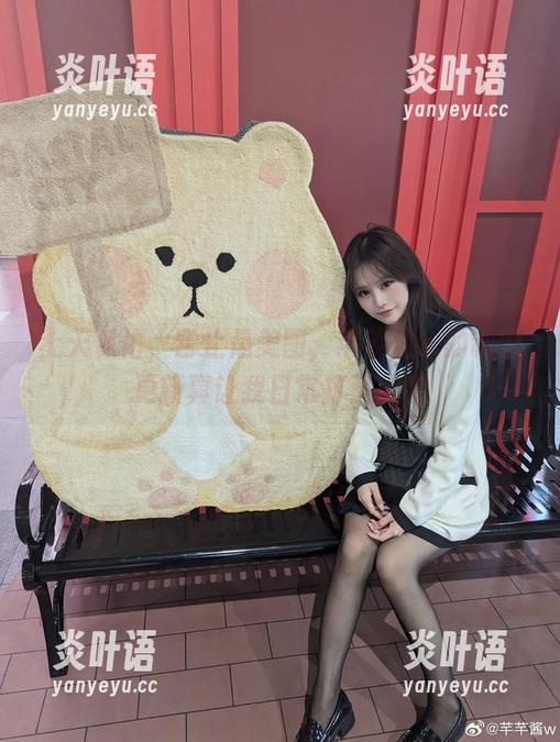 上天保佑，岂止是美图，芊芊酱w的制服更新真让我日常打工无奈