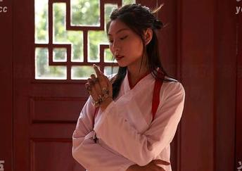 蜜桃社 – 这份免费的图集里，Suki用和服诠释了“动与静”的辩证法，虽然我还搞不太懂，呵呵。