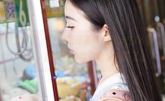 蜜桃社 – 资源太丰富，没想到萌美Moemi在JK里是一种绝佳的存在，越看越觉得这也太神奇了。