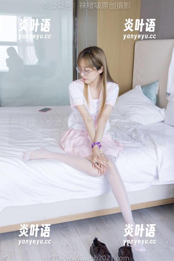 袜啵啵-小沫 袜啵啵 - 小沫裸足花絮,全套图包,你以为只是脚?NO,要想太多!