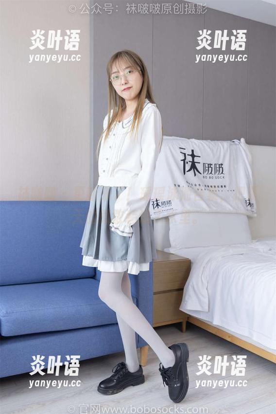 袜啵啵-瑶瑶 袜啵啵 - 更新来了!瑶瑶泳池合集,把夏天的懒散装进了水里。