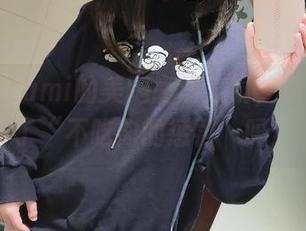 铭铭kizami的美腿高清入镜，图片展示了“不吃肉的惩罚”吗？