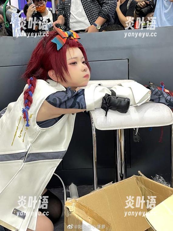 阳炎型小菠萝的新作–森蚺写真，诶，还真的蛮带感的