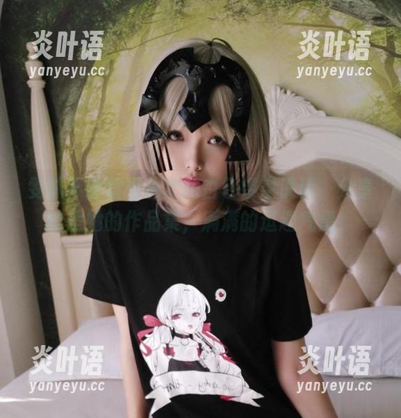 雯妹不讲道理决定用白色镂空说话，分享的是她的作品集，满满的逗趣气息！