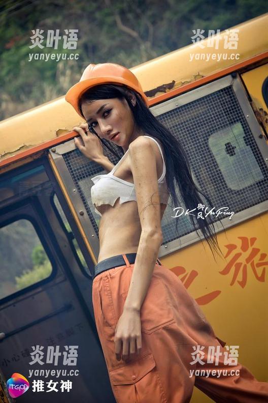 青豆客-Kiren_程程程 青豆客 - 人间的高清画像,Kiren_程程程在眼镜下的另一面。