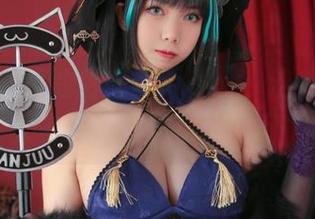 喜欢浴缸里的魅瞳meroko，这些照片里有太多让人难以启齿的可能。